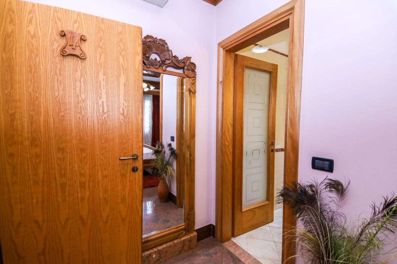 טיראנה Brilant Antik Center Hotel מראה חיצוני תמונה
