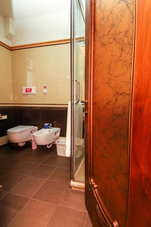 טיראנה Brilant Antik Center Hotel מראה חיצוני תמונה