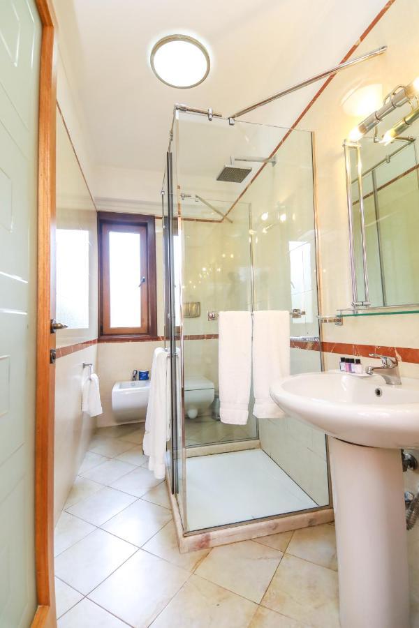 טיראנה Brilant Antik Center Hotel מראה חיצוני תמונה