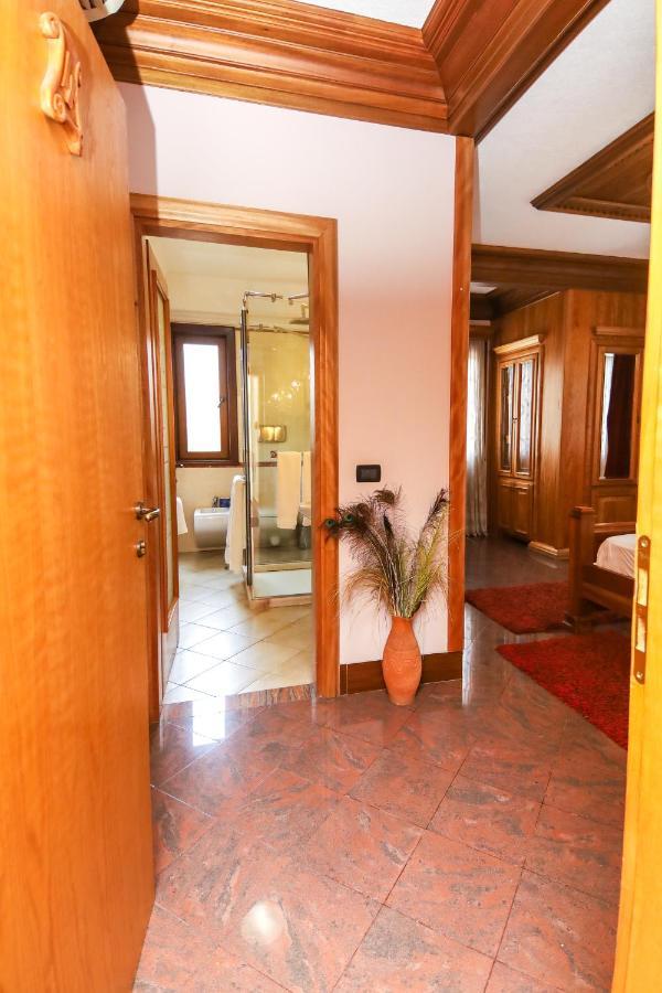 טיראנה Brilant Antik Center Hotel מראה חיצוני תמונה