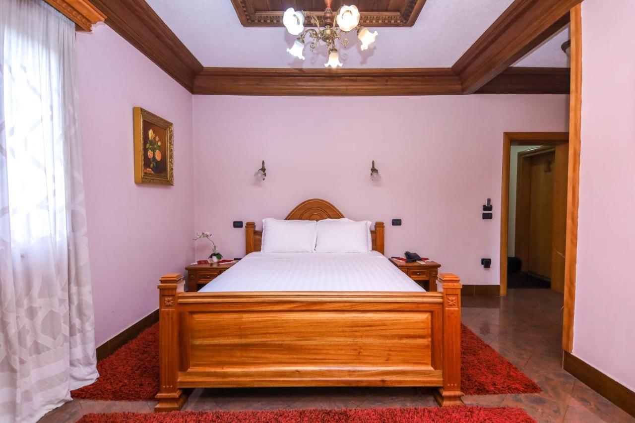 טיראנה Brilant Antik Center Hotel מראה חיצוני תמונה