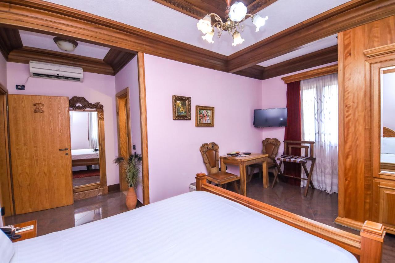 טיראנה Brilant Antik Center Hotel מראה חיצוני תמונה